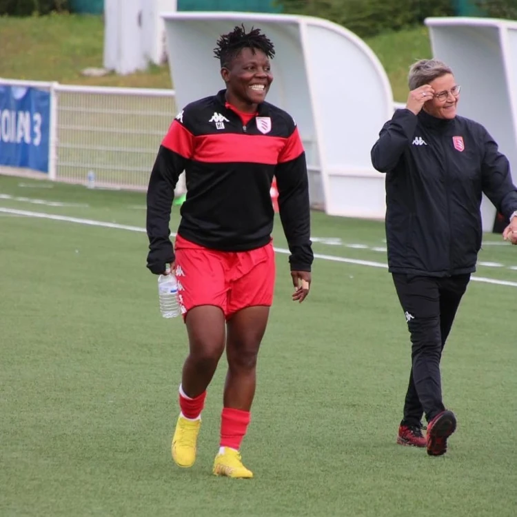 Cameroun - Christine Manie Prolonge Avec Bourges Fc Et Reste Une Figure Forte Du Football Feminin Africain