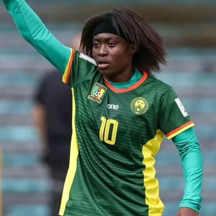 Naomi Eto Signe Au Psg : La Pépite Camerounaise Rejoint Paris Jusqu’en 2027